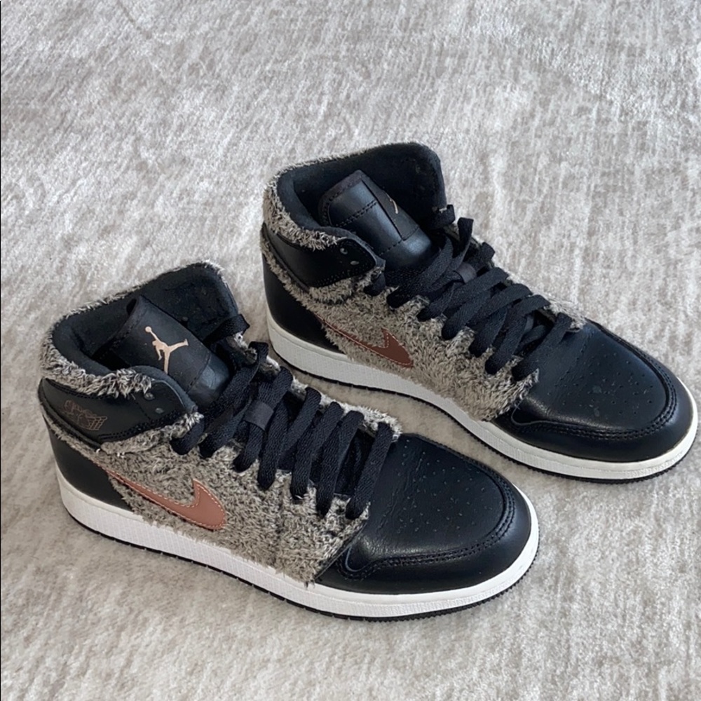 Jordan Retro 1 High Fleece 5.5Y